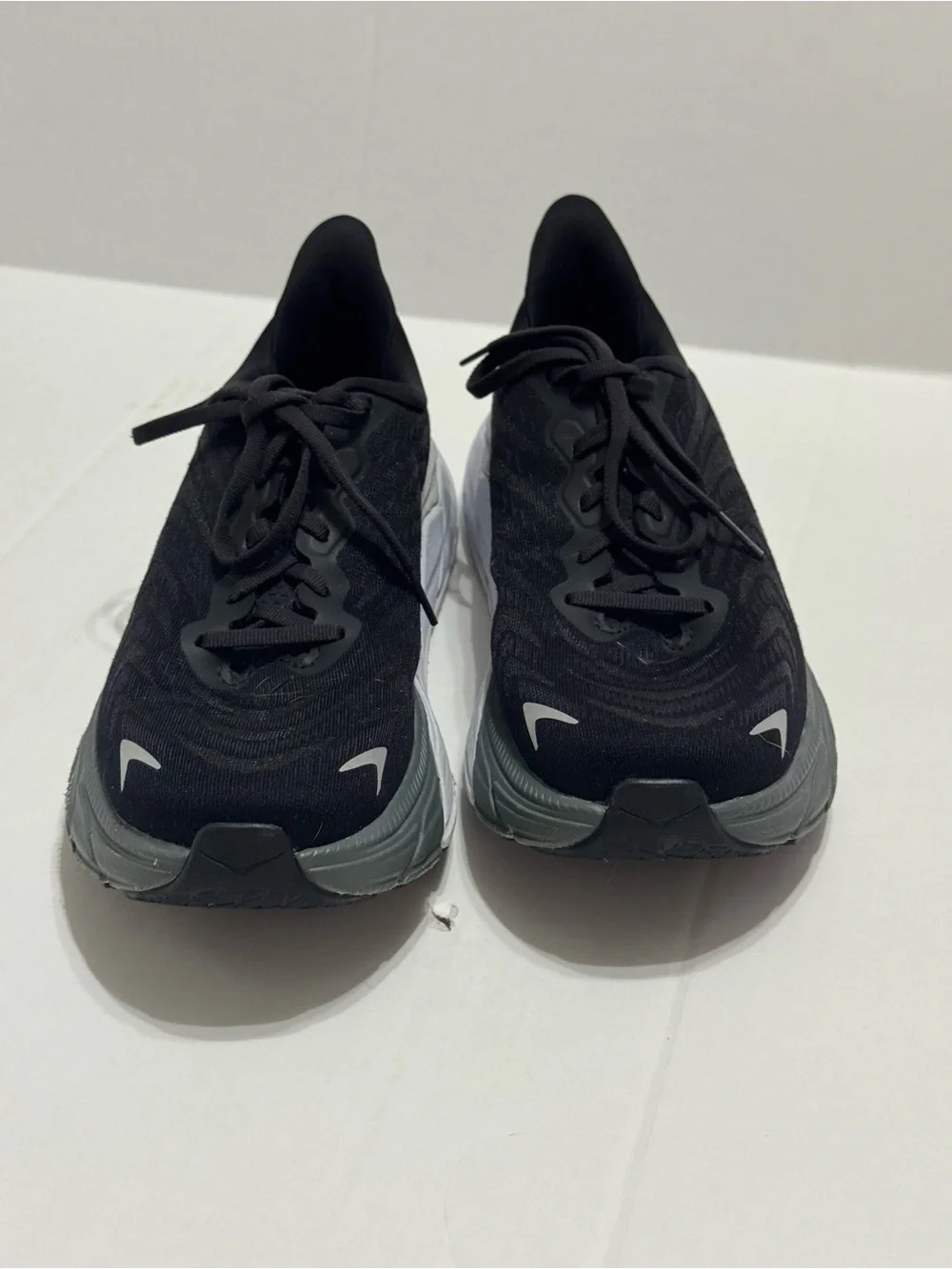 Hoka One One Arahi 6 Women's Running Shoes Black and White Size 9B